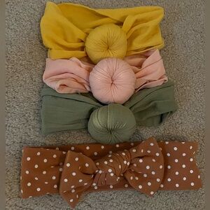 Infant doughnut headbands.